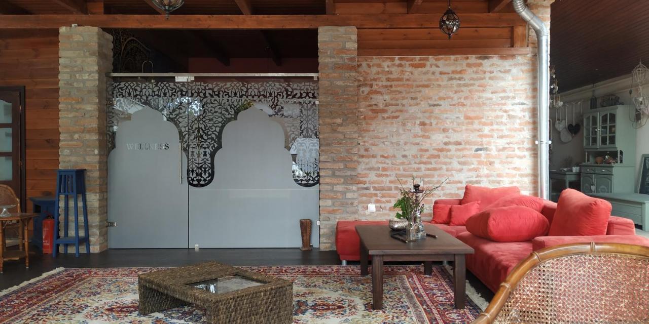 Guest House Romantika Panzio Gyula Exterior photo