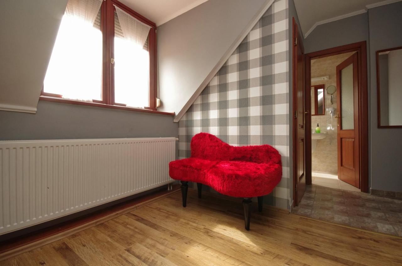 Guest House Romantika Panzio Gyula Exterior photo