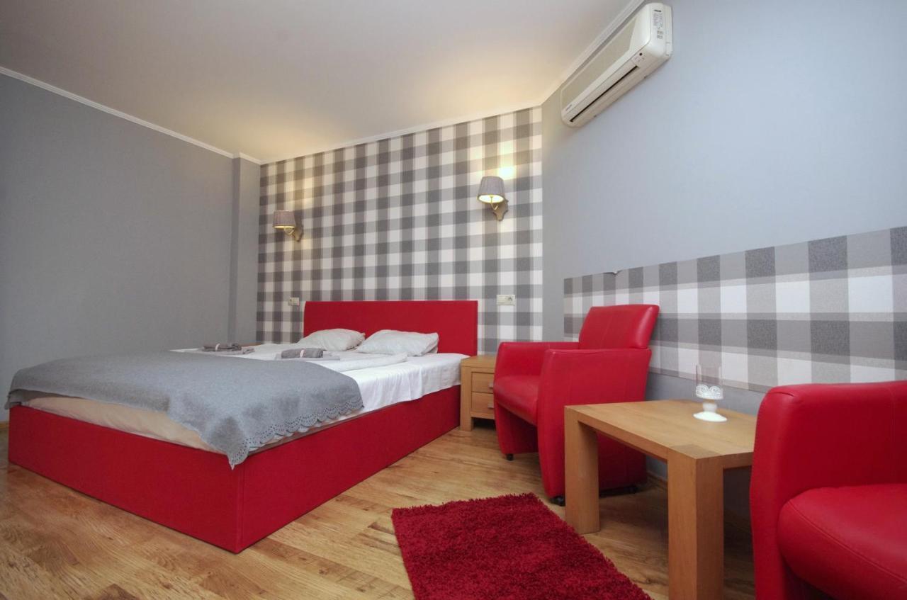 Guest House Romantika Panzio Gyula Exterior photo