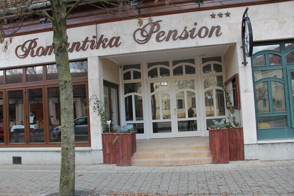 Guest House Romantika Panzio Gyula Exterior photo