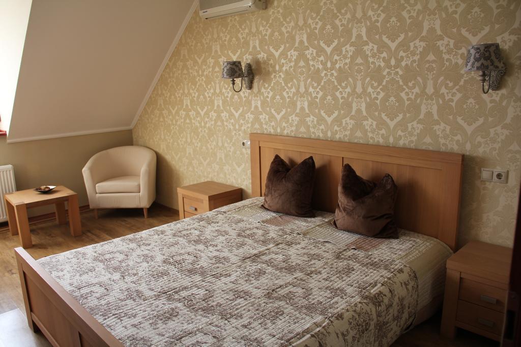 Guest House Romantika Panzio Gyula Room photo