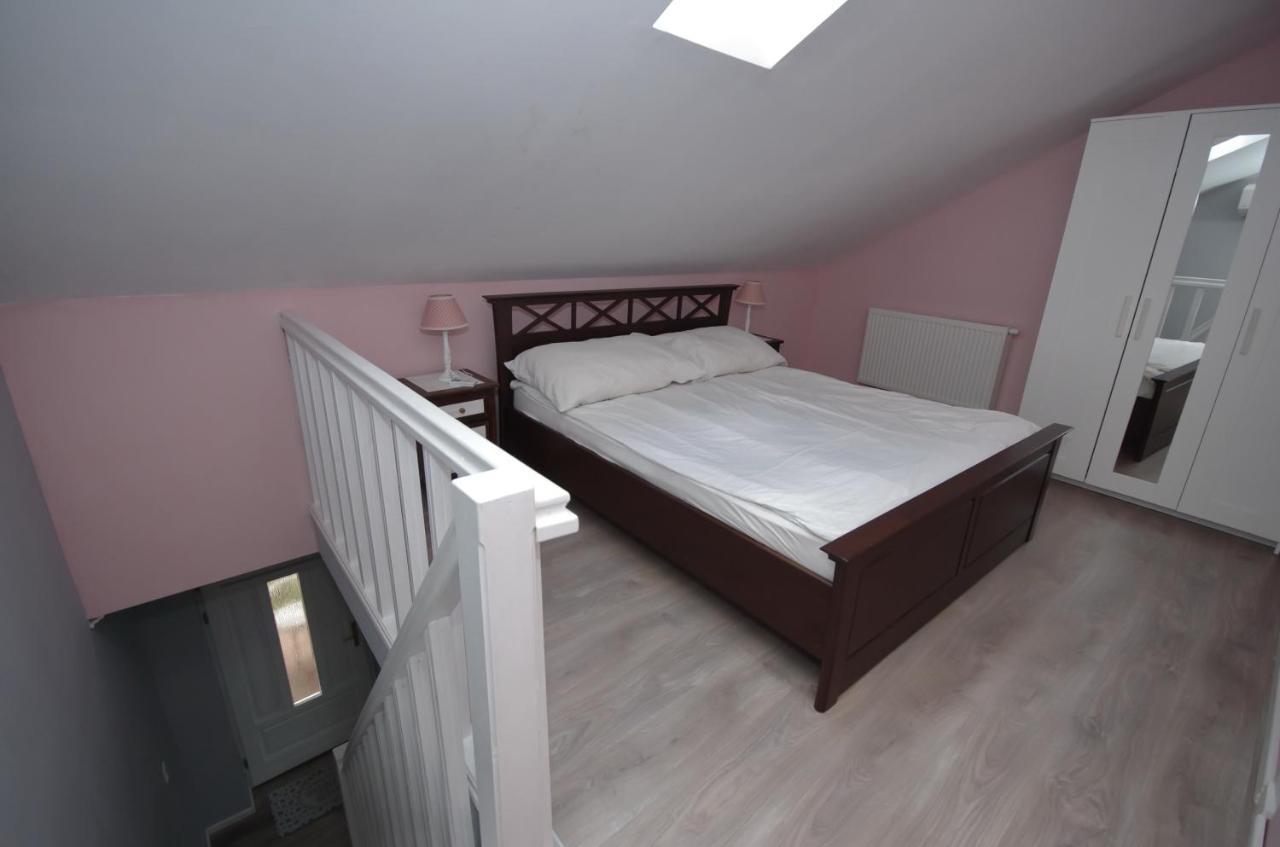 Guest House Romantika Panzio Gyula Exterior photo